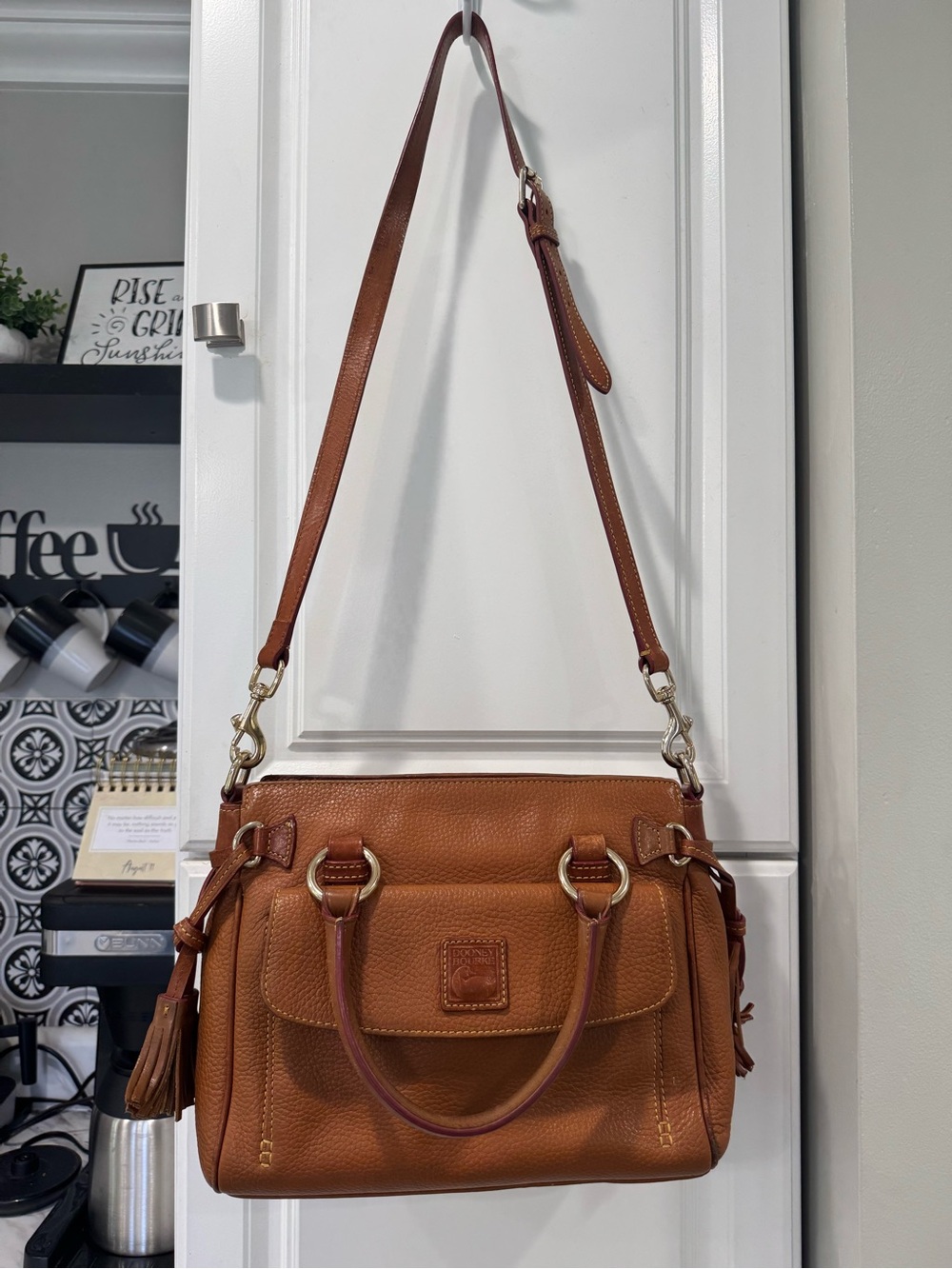 🦆Dooney & Bourke Florentine Pocket Satchel Natural Tan Cognac Leather Crossbody - Picture 16 of 16